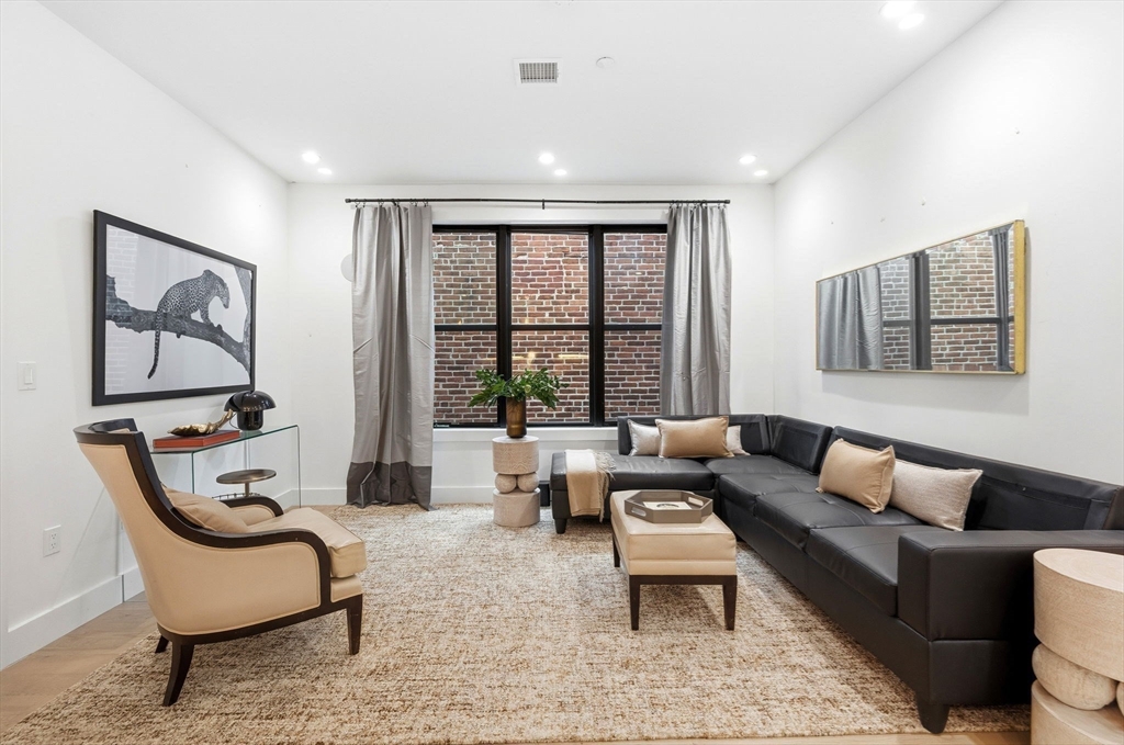 472 W Broadway 202