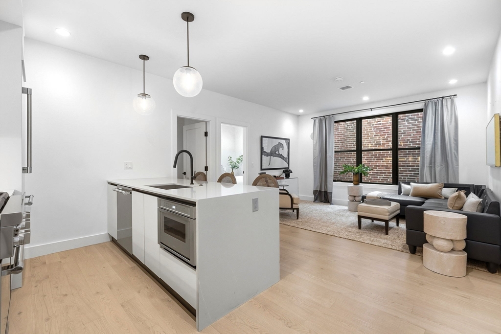 472 W Broadway 202