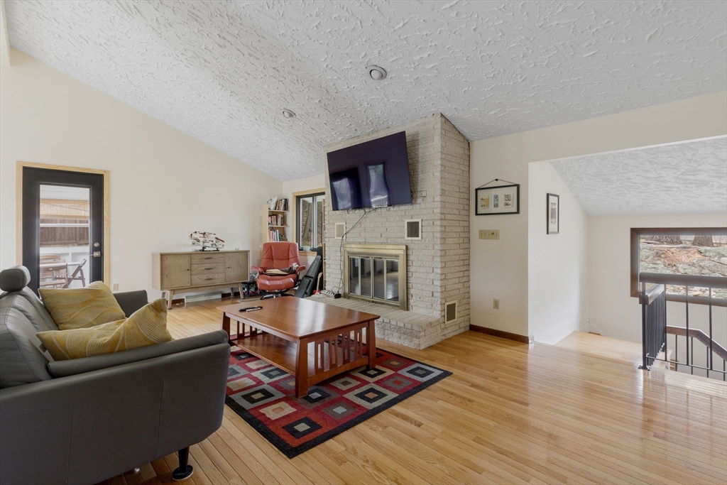 8 Hickory Hill Rd