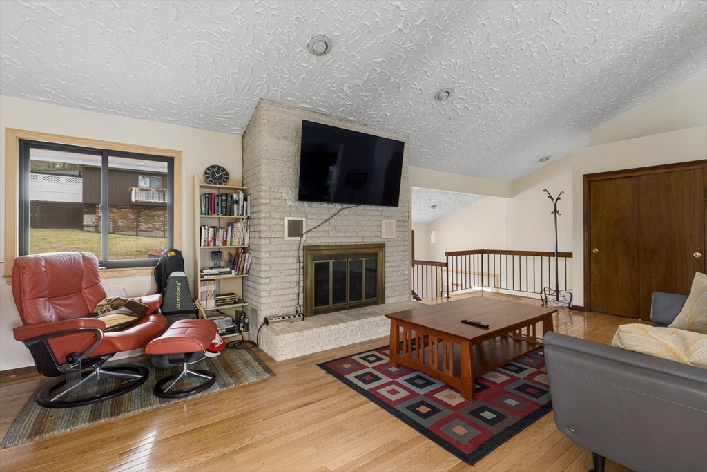 8 Hickory Hill Rd