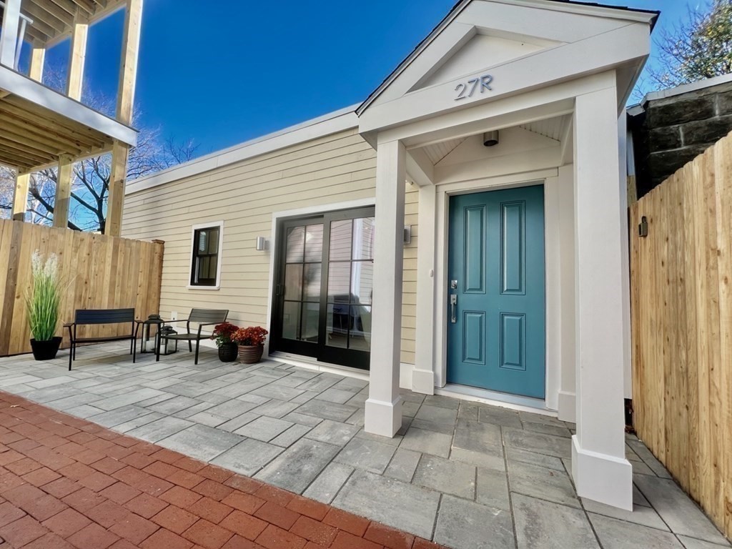 27 Saxton St R