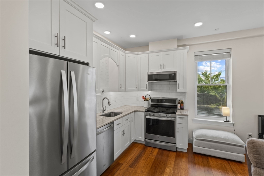 44 W Eagle St 1
