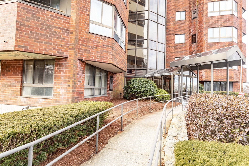 200 Burkhall Street 807