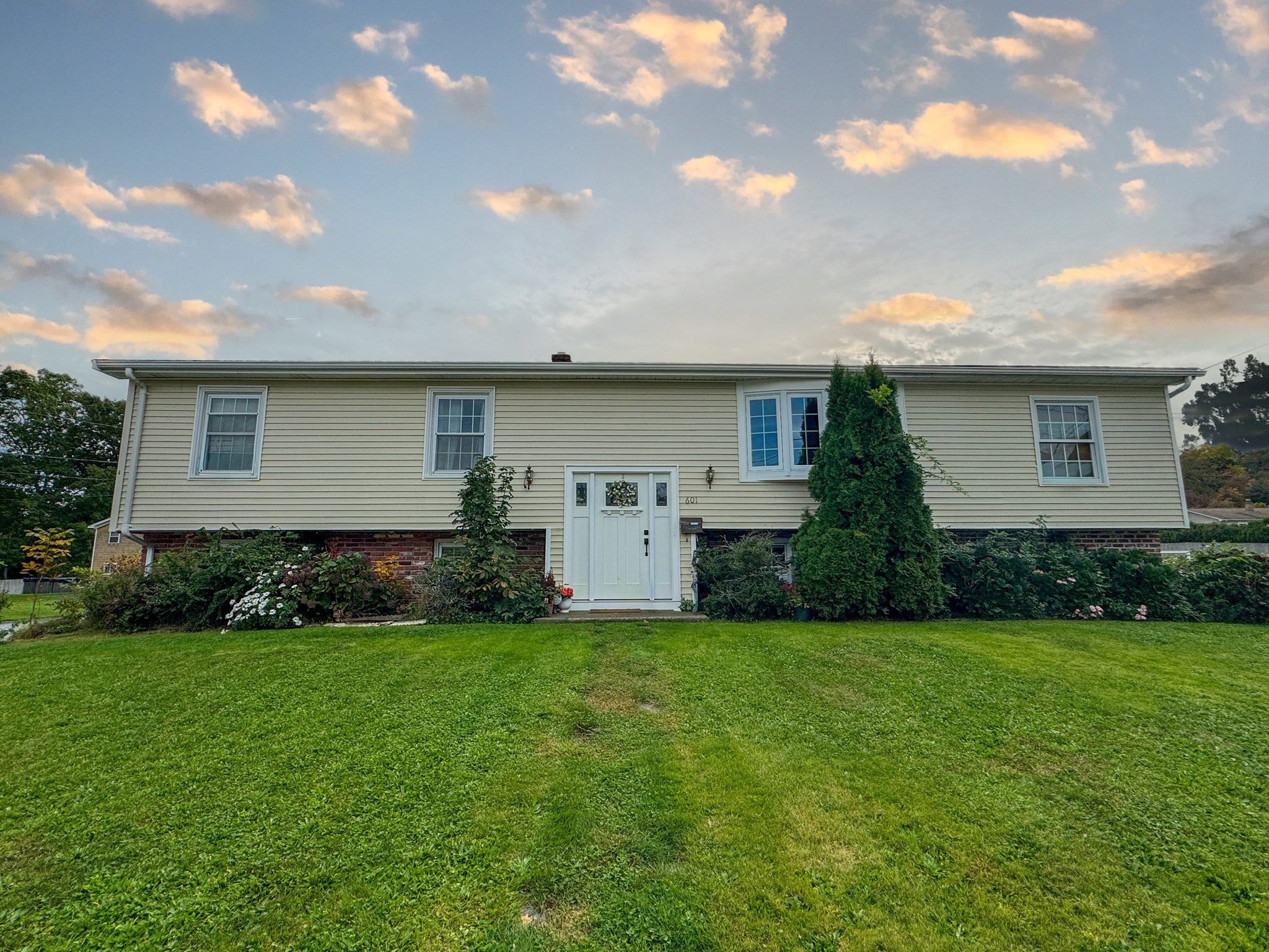 601 Wood St, Somerset, MA Photo #1