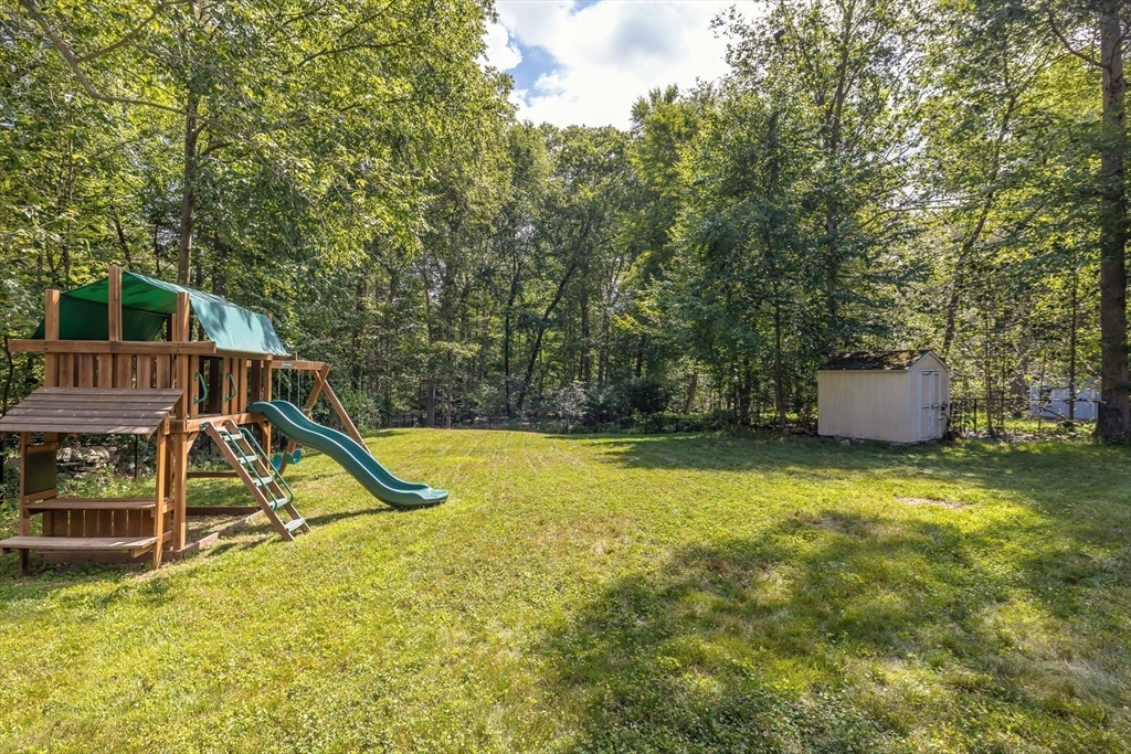 Holliston, Massachusetts 01746, United States, 3 Bedrooms Bedrooms, ,1 BathroomBathrooms,Residential,Active,168966