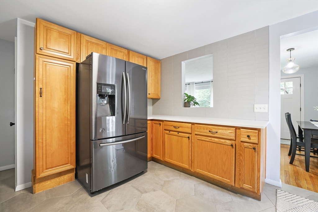 Holliston, Massachusetts 01746, United States, 3 Bedrooms Bedrooms, ,1 BathroomBathrooms,Residential,Active,168966