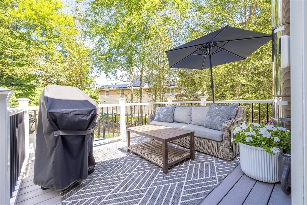 Holliston, Massachusetts 01746, United States, 3 Bedrooms Bedrooms, ,1 BathroomBathrooms,Residential,Active,168966