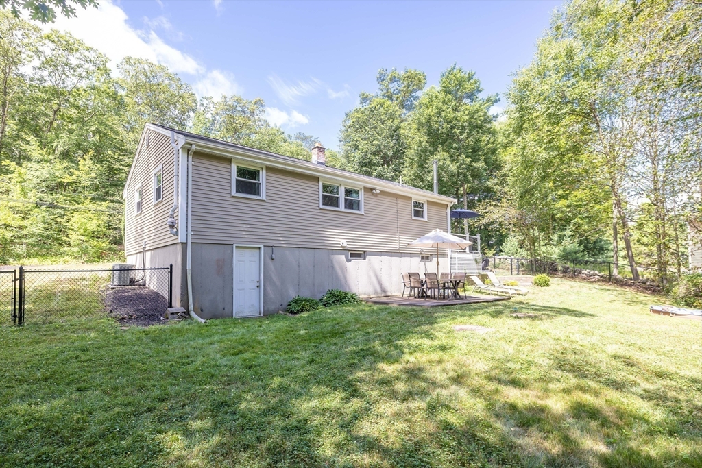 Holliston, Massachusetts 01746, United States, 3 Bedrooms Bedrooms, ,1 BathroomBathrooms,Residential,Active,168966