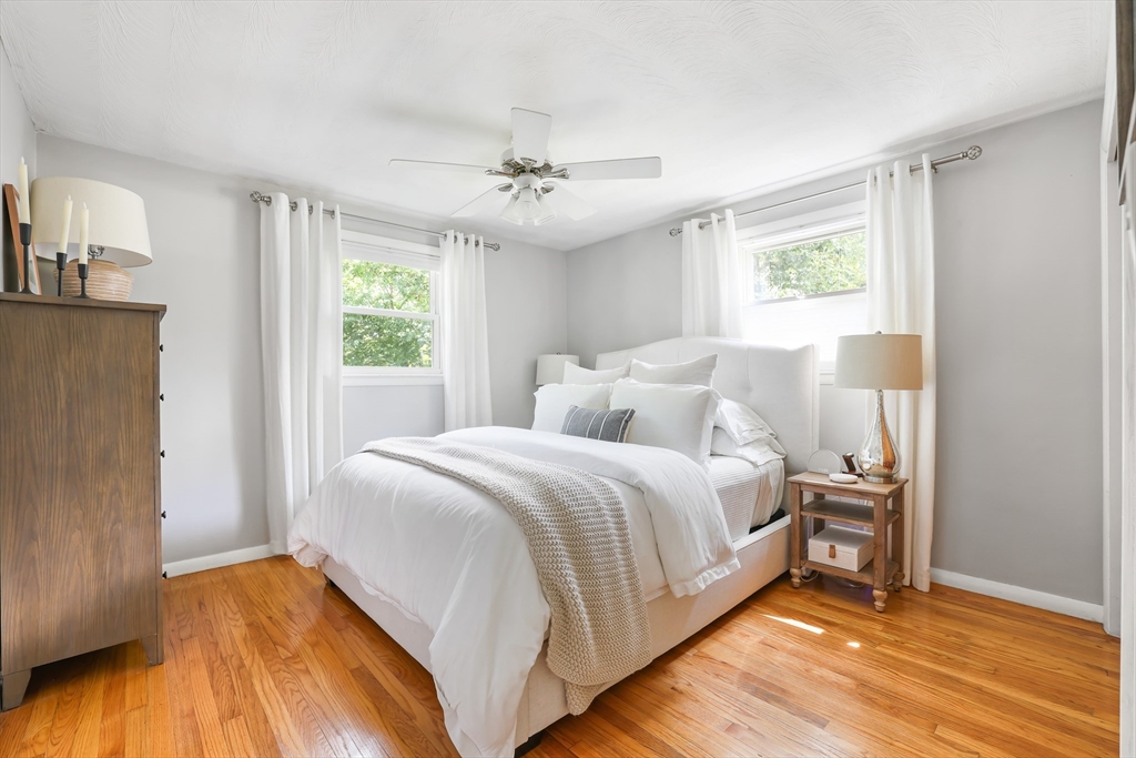 Holliston, Massachusetts 01746, United States, 3 Bedrooms Bedrooms, ,1 BathroomBathrooms,Residential,Active,168966