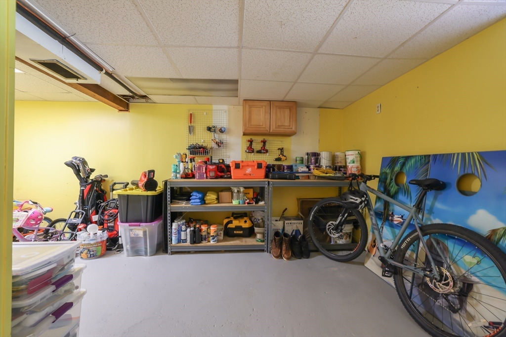 Holliston, Massachusetts 01746, United States, 3 Bedrooms Bedrooms, ,1 BathroomBathrooms,Residential,Active,168966