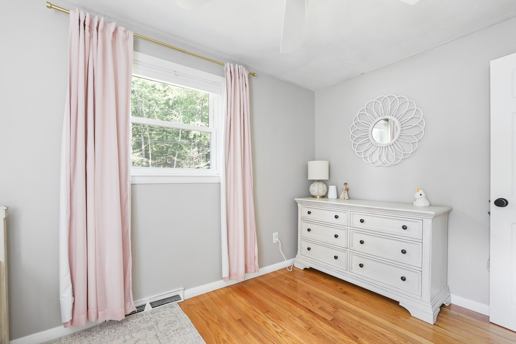 Holliston, Massachusetts 01746, United States, 3 Bedrooms Bedrooms, ,1 BathroomBathrooms,Residential,Active,168966