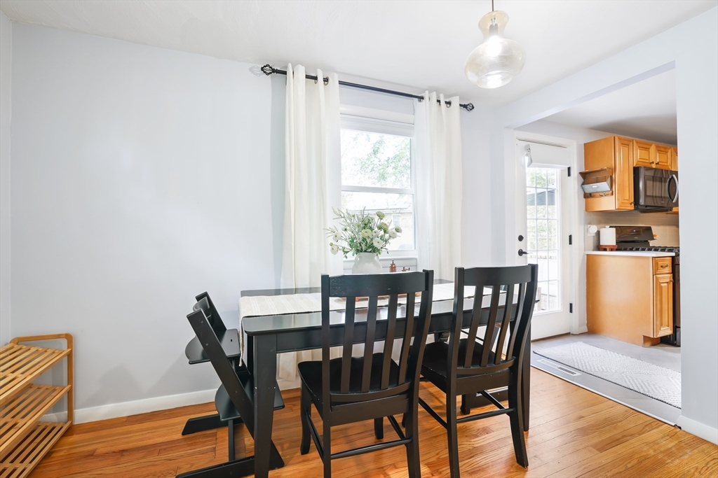 Holliston, Massachusetts 01746, United States, 3 Bedrooms Bedrooms, ,1 BathroomBathrooms,Residential,Active,168966