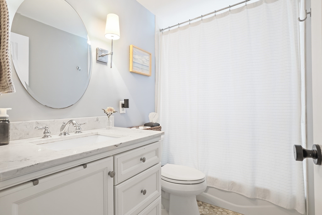 Holliston, Massachusetts 01746, United States, 3 Bedrooms Bedrooms, ,1 BathroomBathrooms,Residential,Active,168966