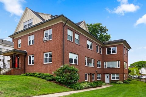 8 Lake St Webster MA 01570