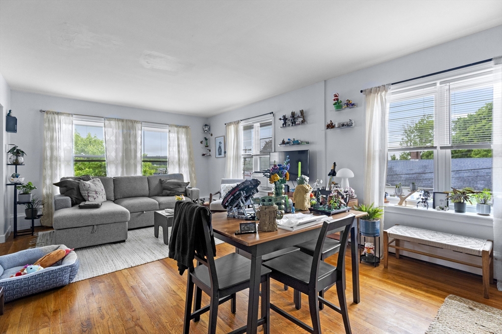 8 Lake St