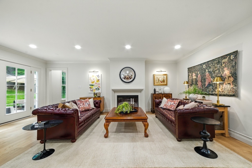 98 Great Plain Ave