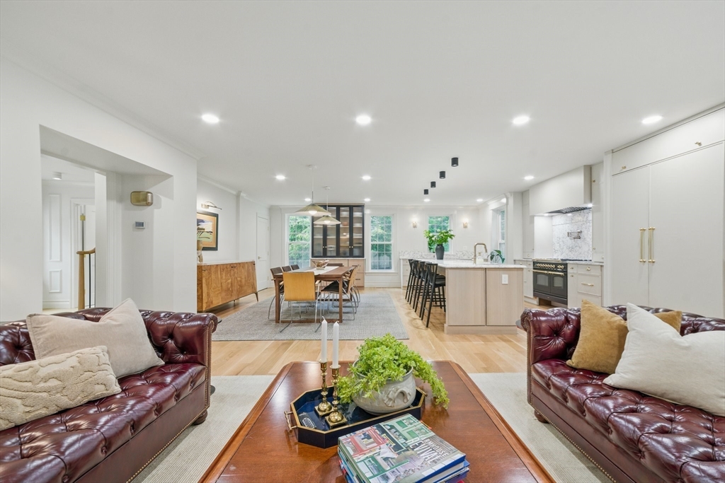 98 Great Plain Ave