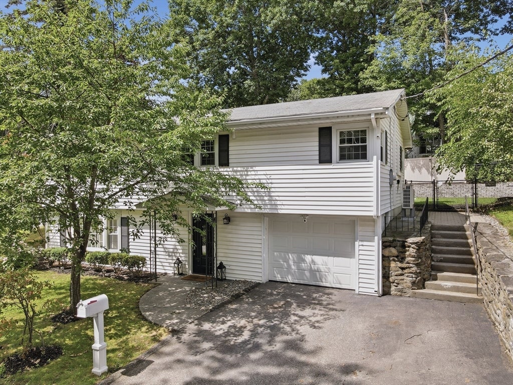 841 Grove Street Terrace, Worcester, MA, 841 Grove Street Terrace, Worcester, MA Photo #2