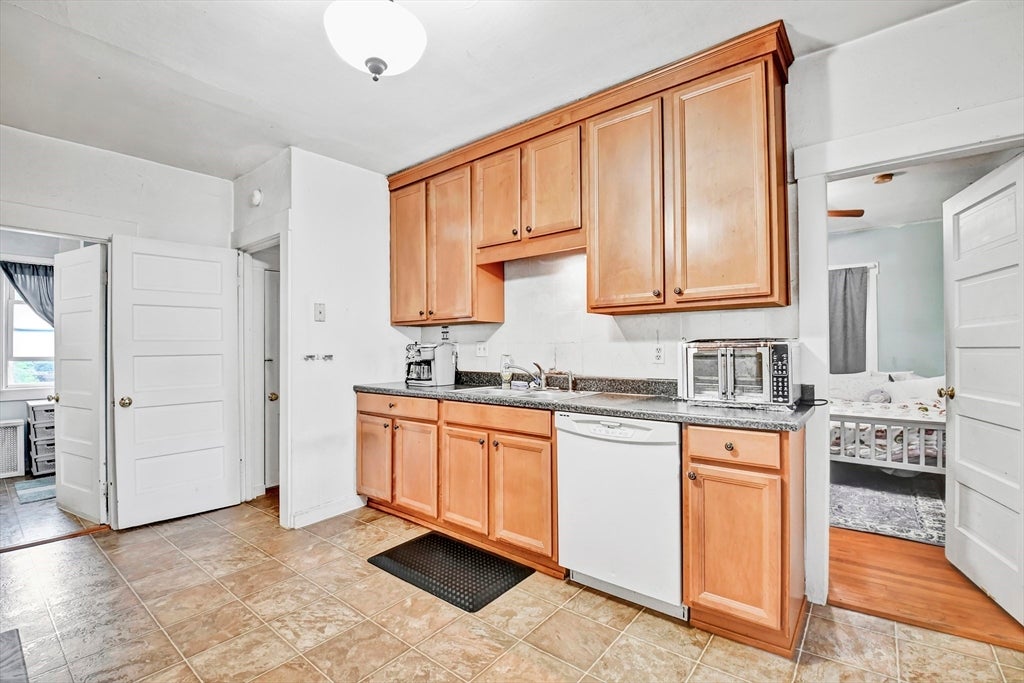 15 Norval Ave