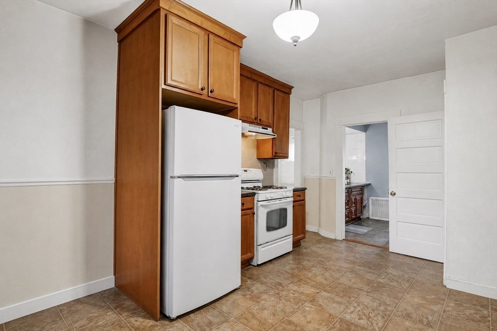 15 Norval Ave
