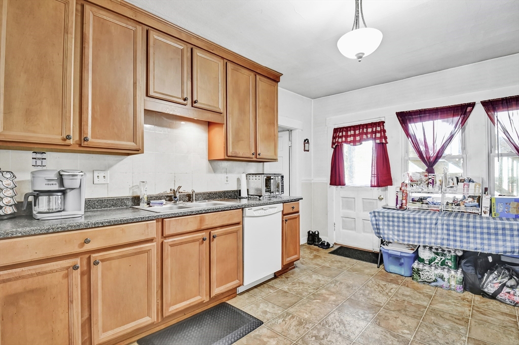 15 Norval Ave