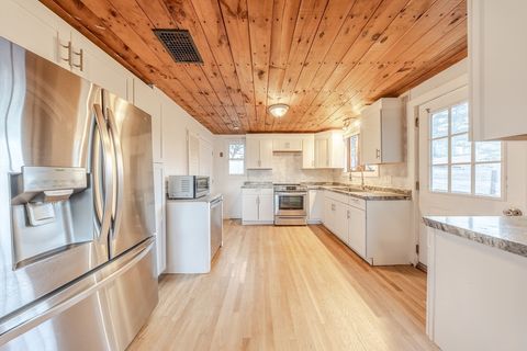 95 Cherry St Middleboro MA 02346