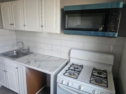 Photo of 170 Buffinton St #3, Fall River, MA 02720 (MLS # 73508890)