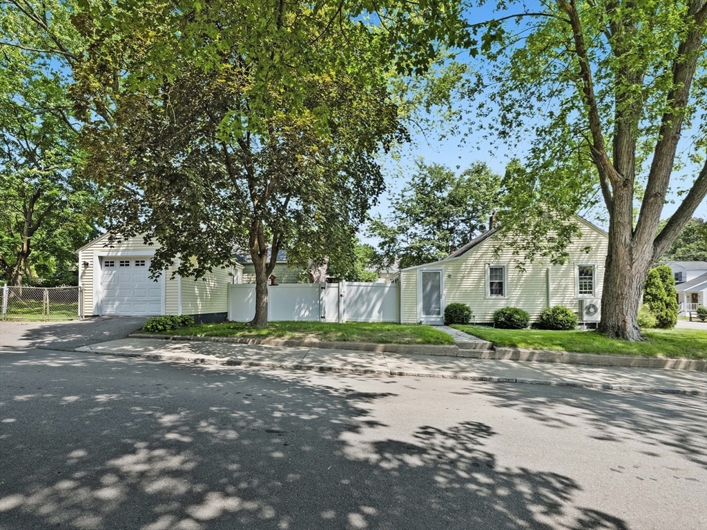 307 Boutelle St