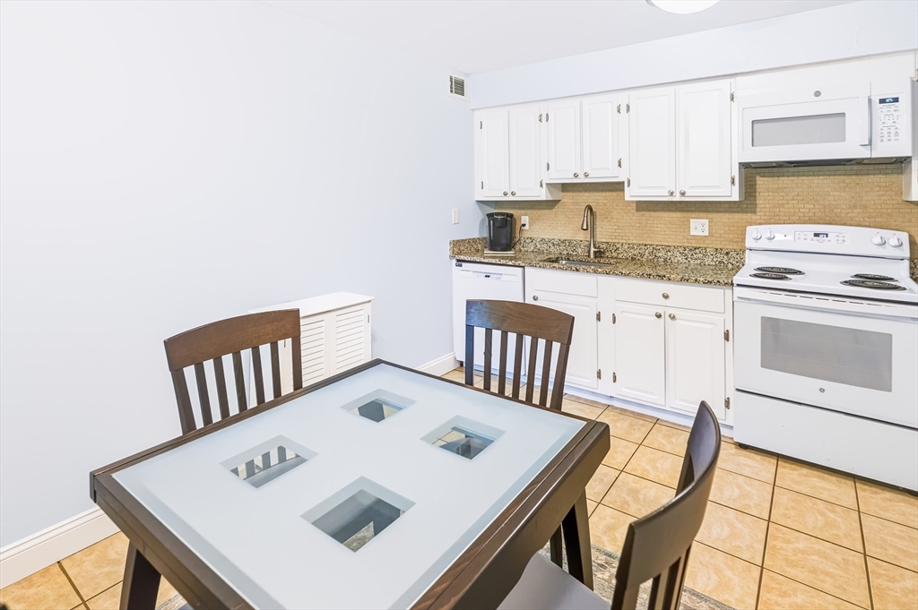 8 Cobblestone Ln 8