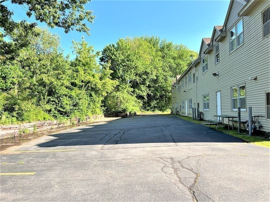 330 Boston Rd. EIGHT