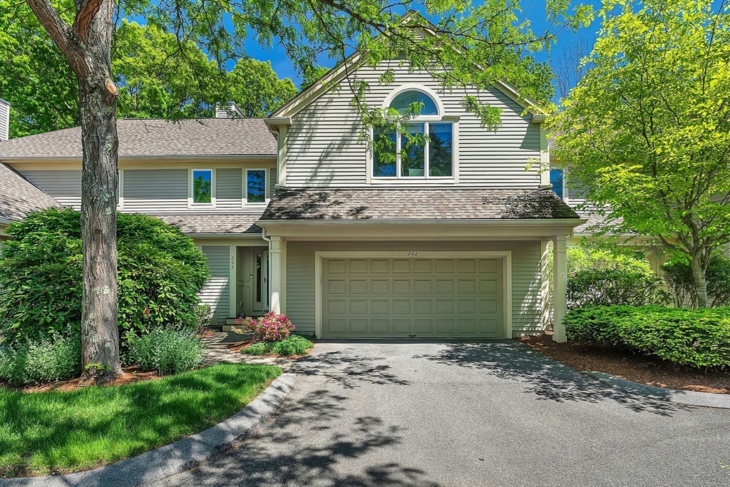 202 Dahlia Dr 202