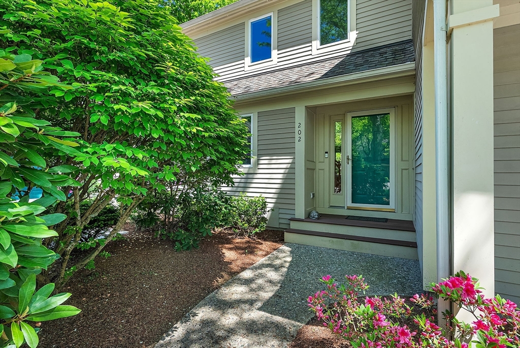 202 Dahlia Dr 202