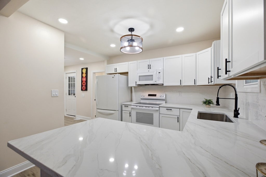 32 Sargon St, Springfield, MA, 32 Sargon St, Springfield, MA Photo #10