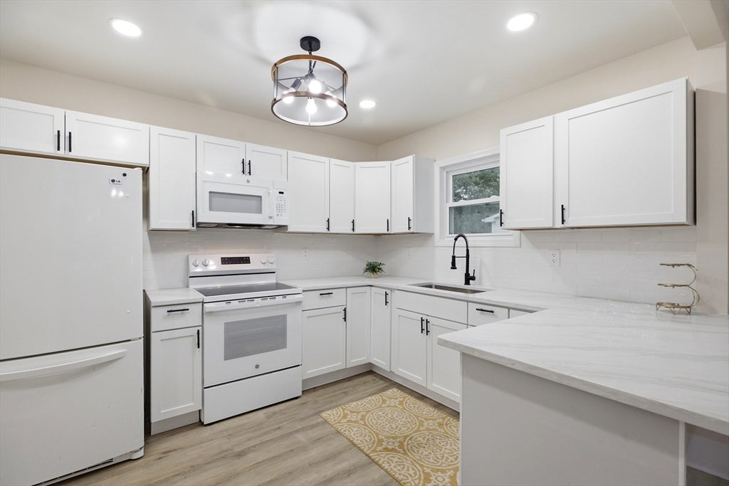 32 Sargon St, Springfield, MA, 32 Sargon St, Springfield, MA Photo #9