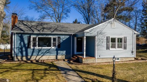 25 Pershing Ave Acushnet MA 02743