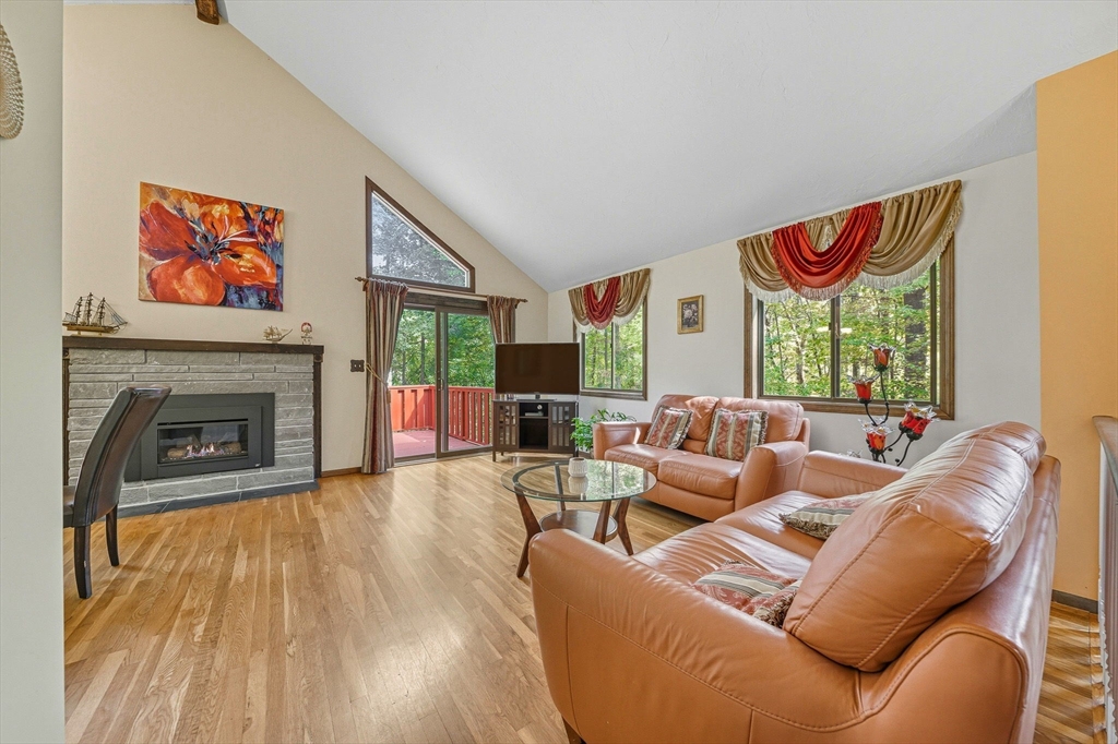 38 W Elm St