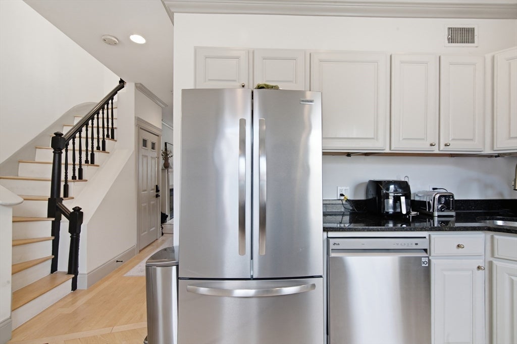 255 Gold St #2, Boston, MA, 255 Gold St #2, Boston, MA Photo #6