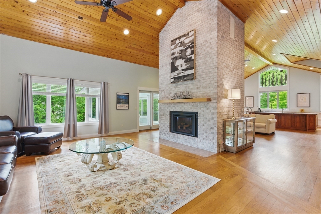 East Longmeadow, Massachusetts 01028, United States, 4 Bedrooms Bedrooms, ,5 BathroomsBathrooms,Residential,Pending,136496