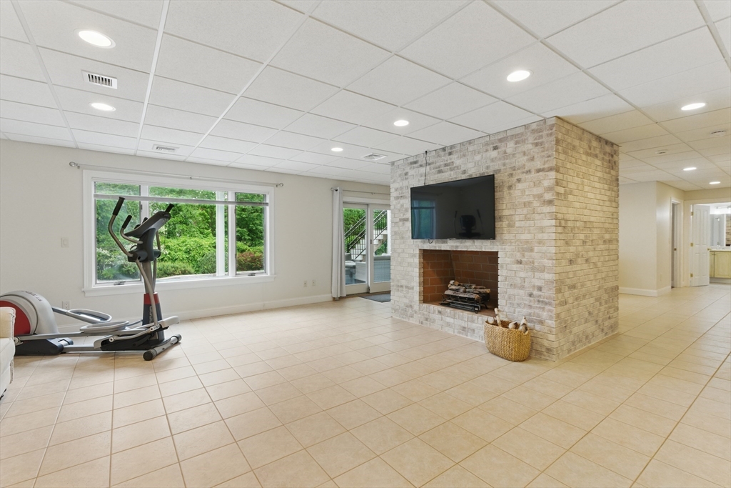 East Longmeadow, Massachusetts 01028, United States, 4 Bedrooms Bedrooms, ,5 BathroomsBathrooms,Residential,Pending,136496