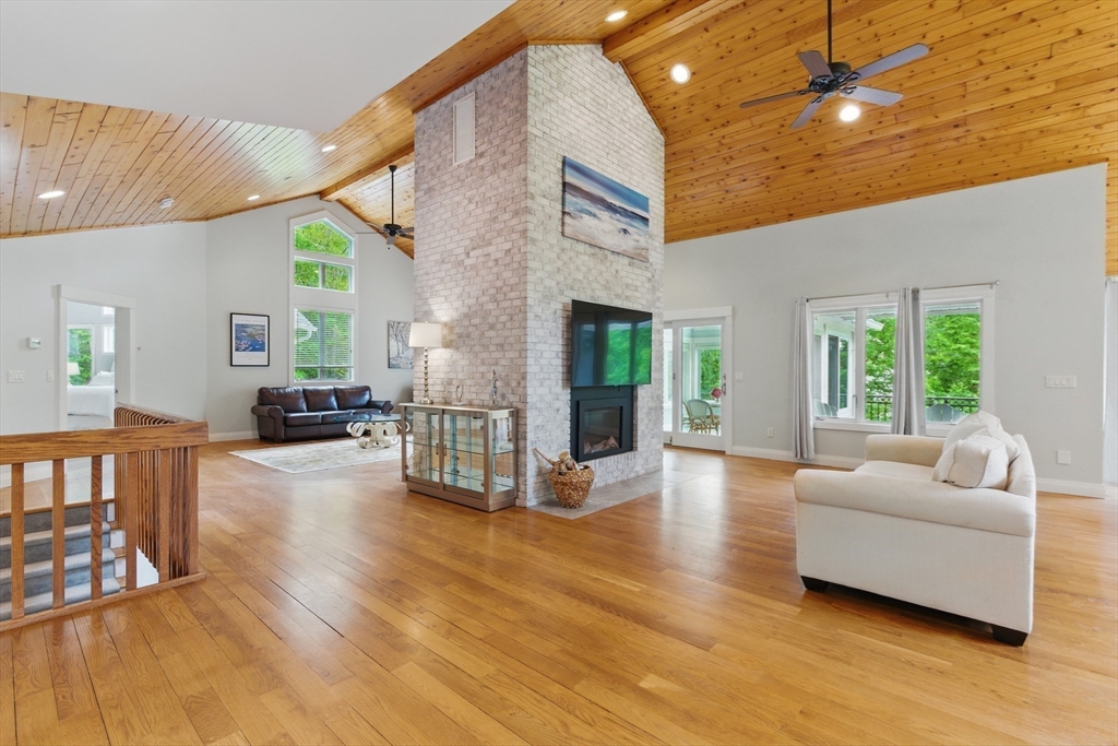 East Longmeadow, Massachusetts 01028, United States, 4 Bedrooms Bedrooms, ,5 BathroomsBathrooms,Residential,Pending,136496