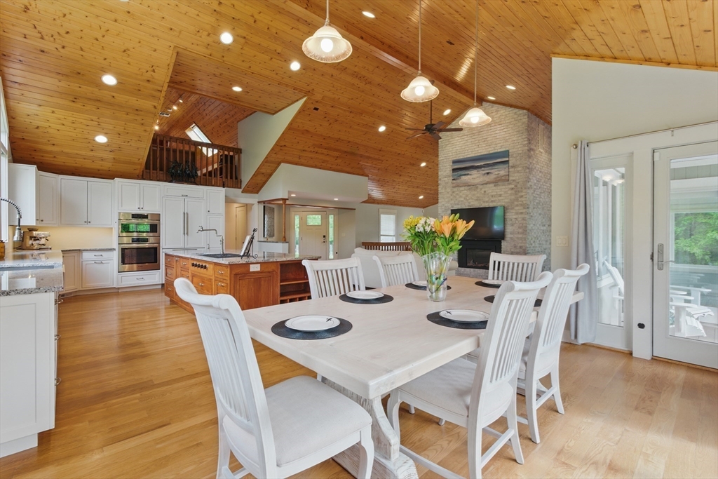 East Longmeadow, Massachusetts 01028, United States, 4 Bedrooms Bedrooms, ,5 BathroomsBathrooms,Residential,Pending,136496