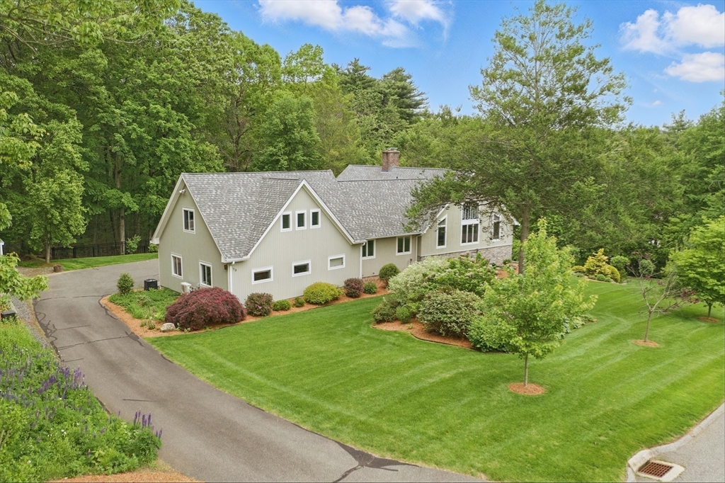 East Longmeadow, Massachusetts 01028, United States, 4 Bedrooms Bedrooms, ,5 BathroomsBathrooms,Residential,Pending,136496