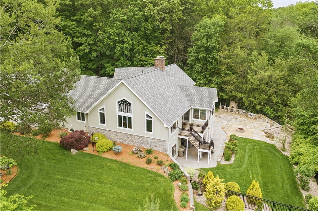 East Longmeadow, Massachusetts 01028, United States, 4 Bedrooms Bedrooms, ,5 BathroomsBathrooms,Residential,Pending,136496