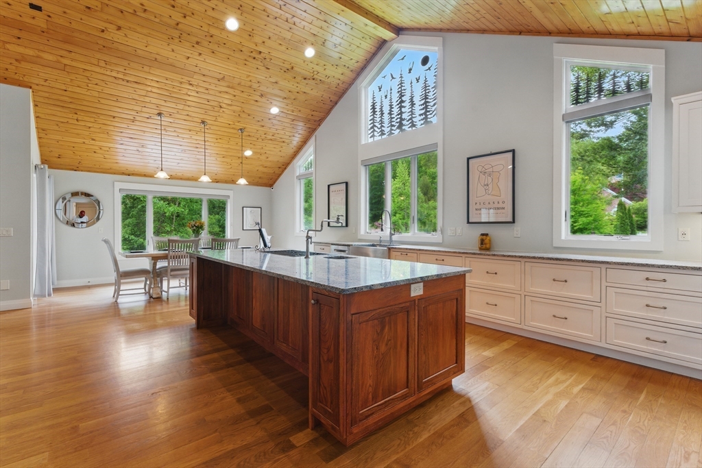 East Longmeadow, Massachusetts 01028, United States, 4 Bedrooms Bedrooms, ,5 BathroomsBathrooms,Residential,Pending,136496