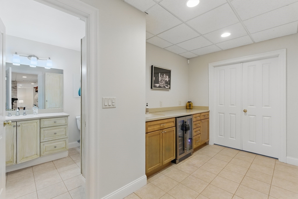 East Longmeadow, Massachusetts 01028, United States, 4 Bedrooms Bedrooms, ,5 BathroomsBathrooms,Residential,Pending,136496