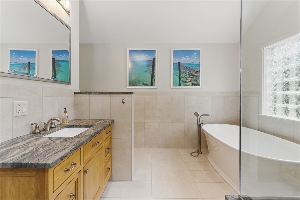 East Longmeadow, Massachusetts 01028, United States, 4 Bedrooms Bedrooms, ,5 BathroomsBathrooms,Residential,Pending,136496