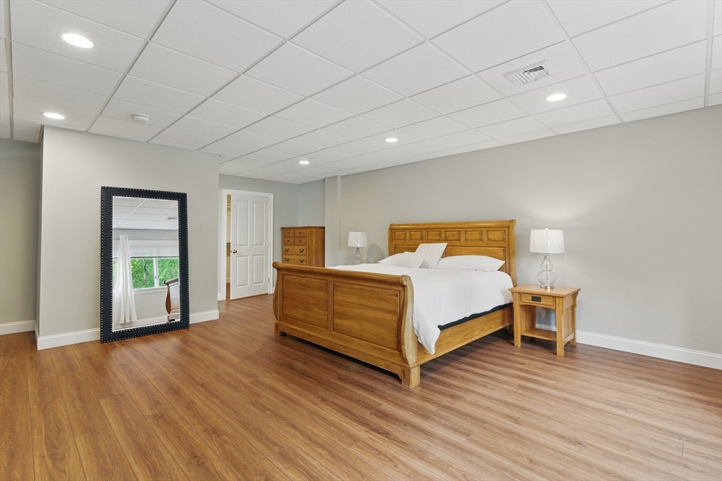 East Longmeadow, Massachusetts 01028, United States, 4 Bedrooms Bedrooms, ,5 BathroomsBathrooms,Residential,Pending,136496