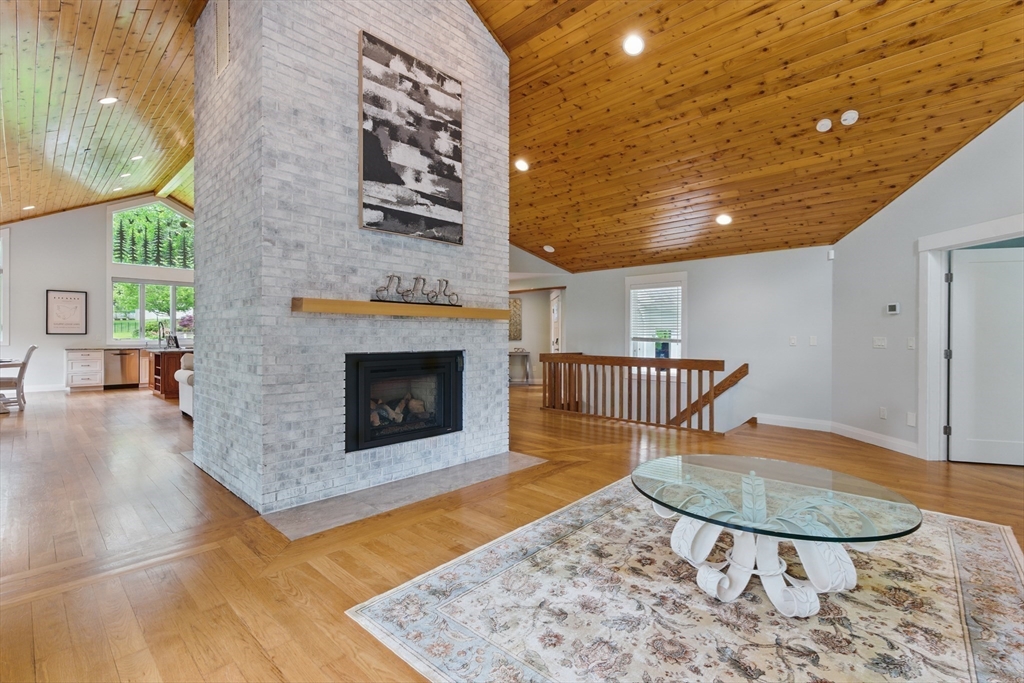 East Longmeadow, Massachusetts 01028, United States, 4 Bedrooms Bedrooms, ,5 BathroomsBathrooms,Residential,Pending,136496