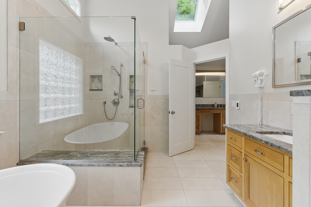 East Longmeadow, Massachusetts 01028, United States, 4 Bedrooms Bedrooms, ,5 BathroomsBathrooms,Residential,Pending,136496