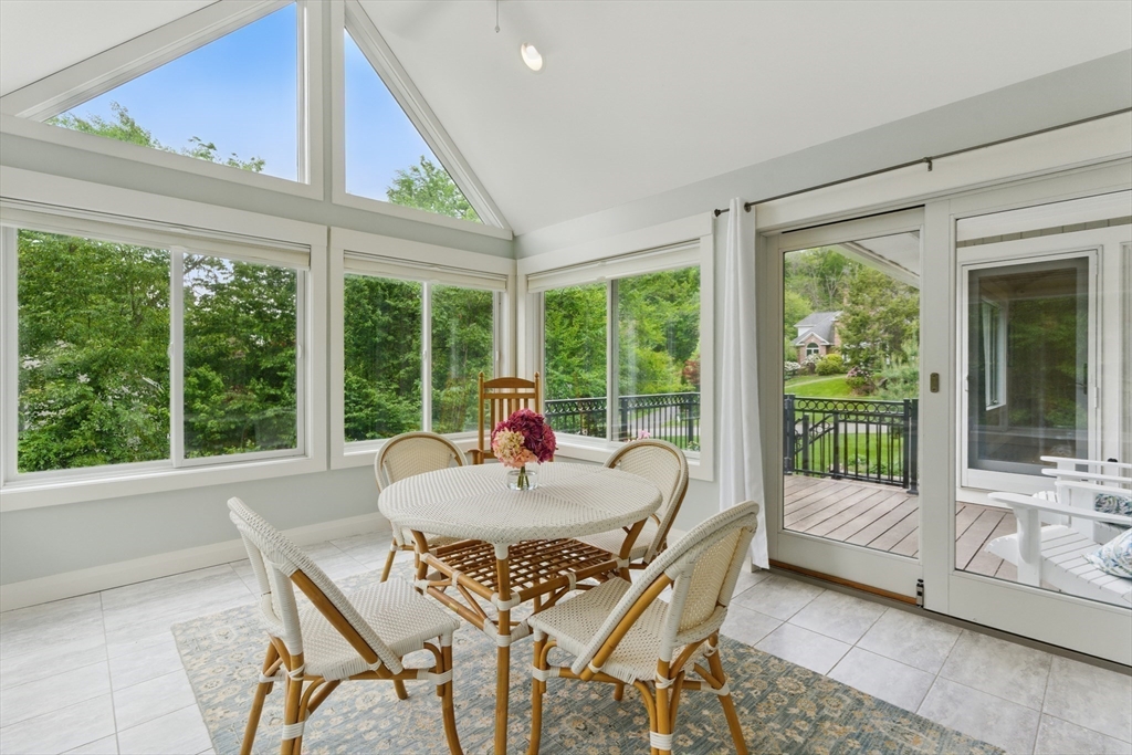 East Longmeadow, Massachusetts 01028, United States, 4 Bedrooms Bedrooms, ,5 BathroomsBathrooms,Residential,Pending,136496